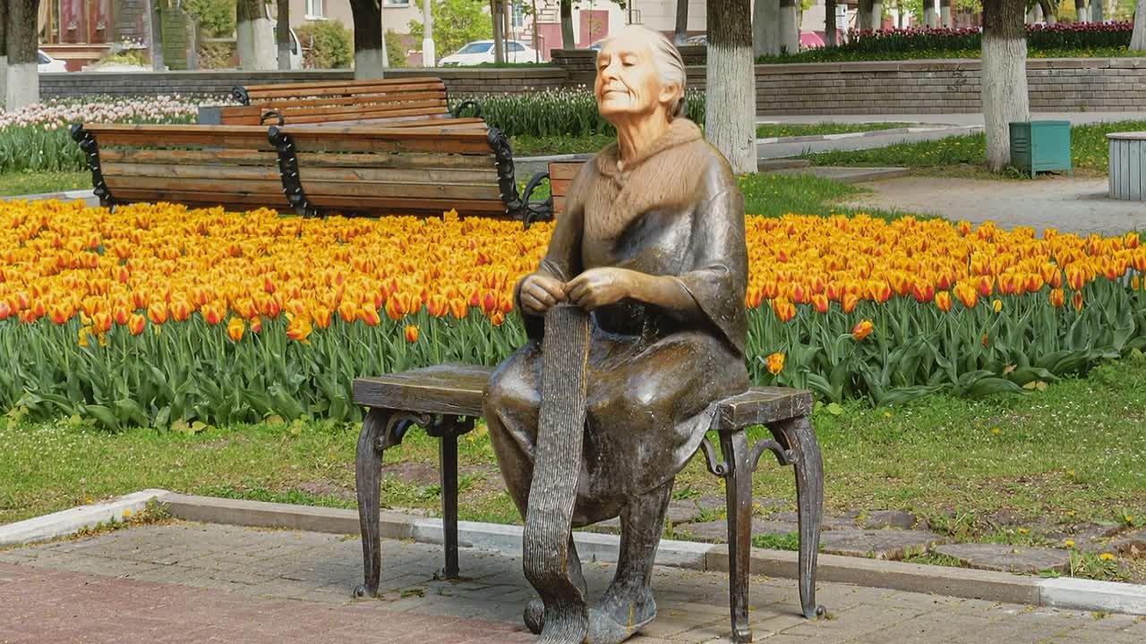 Мэрия Белгорода запустила необычный предновогодний марафон «Бабушки вяжут»