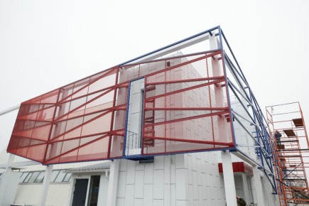 Вячеслав Гладков в ходе рабочей поездки в Чернянском округе посмотрел ход капитального ремонта физкультурно-оздоровительного комплекса