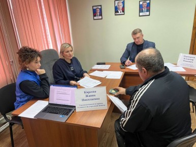 Владимир Переверзев: Мобильная консультация «Правовая забота» оказала помощь жителям Борисовского округа