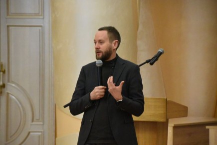 В Белгородской государственной филармонии в формате «Диалога на равных» встретился с участниками конкурсного отбора будущего Дня дублёра в Правительстве Белгородской области