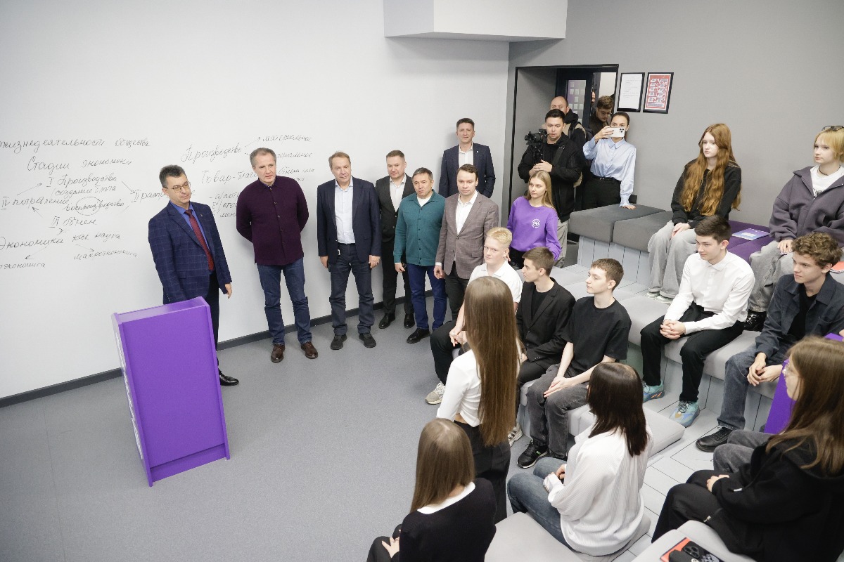 Вячеслав Гладков провёл рабочую встречу с заместителем Председателя Правления Сбербанка Станиславом Кузнецовым