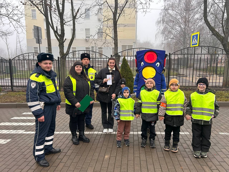 В Белгородской области дошкольники организовали световозвращающий флешмоб