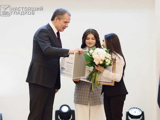 55 молодых белгородцев наградили именными стипендиями за успехи в творчестве
