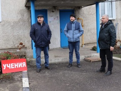 В Чернянском округе продолжаются учения по проверке и подготовке сливов системы отопления в многоквартирных домах