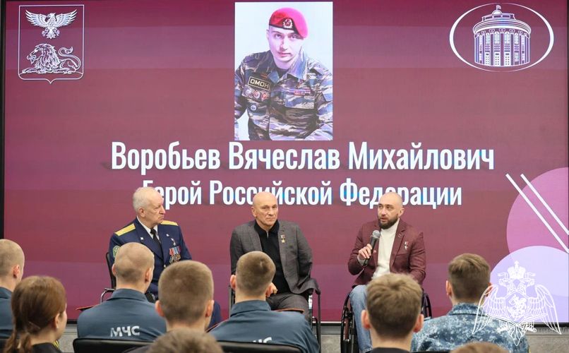 Ветеран белгородского ОМОН «Острог» Герой России Вячеслав Воробьев принял участие в патриотической встрече «Диалоги с Героями России»