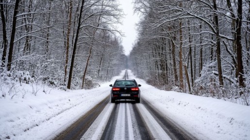 Техника подъёма в гору на заснеженной дороге
