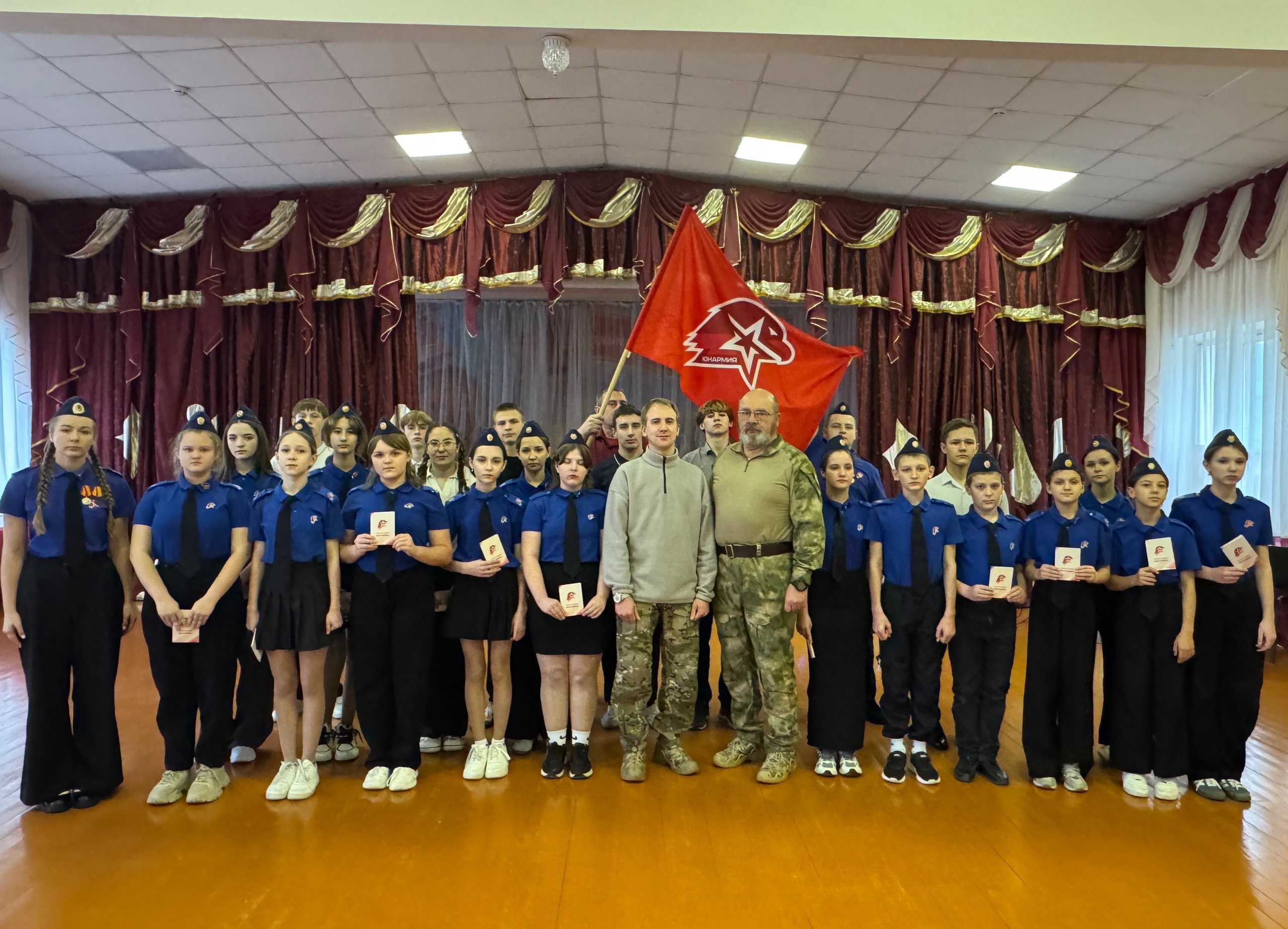 В Вейделевской средней школе прошло значимое событие — церемония посвящения учащихся в ряды Всероссийского детскоюношеского военнопатриотического движения «Юнармия»