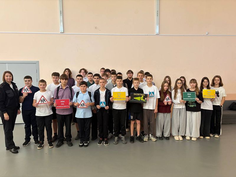 В образовательных учреждениях Белгородской области автоинспекторы рассказывают школьникам о факторах риска ДТП с зимний период