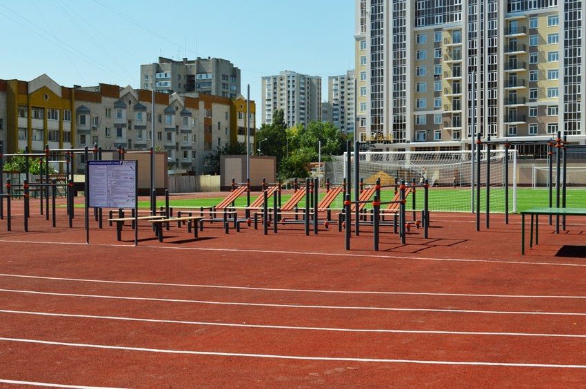 Вячеслав Гладков поручил включить свет на школьных стадионах для занятий по вечерам и в выходные