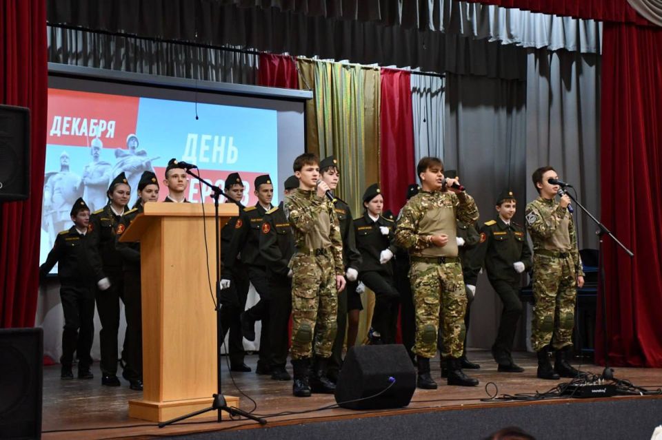 Светлана Халеева: В преддверии Дня Героев Отечества, который вся страна будет отмечать 9 декабря, в нашей Детской школе искусств состоялось пронзительное мероприятие «В их жизни была война»