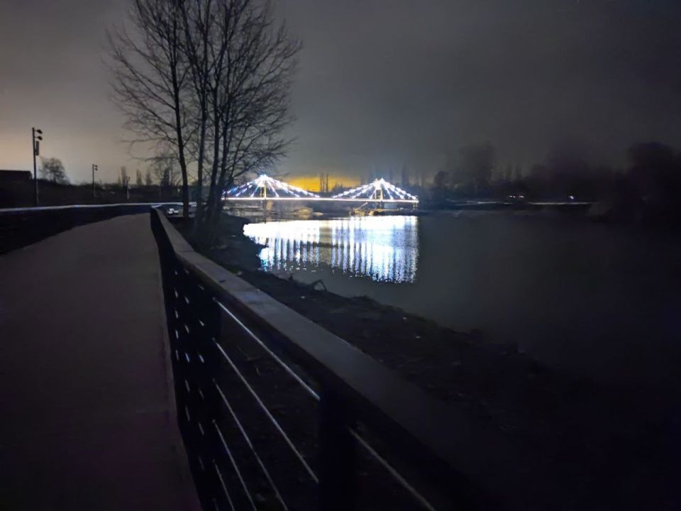 Подписчики делятся фотографиями нового вантового моста в парке «Берега»