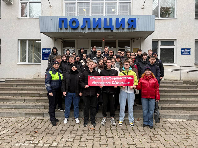 Белгородские автоинспекторы организовали для студентов экскурсию в отдел полиции