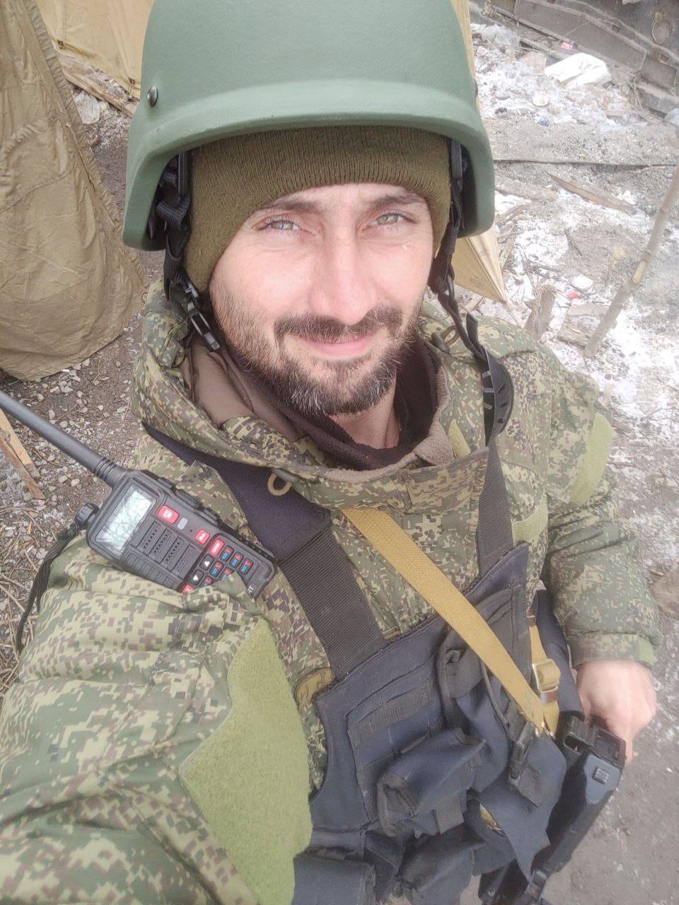 «Даже на войне, в тяжёлых условиях, он ловил радиоволну. Любил слушать новости и рассказывать обо всём товарищам», – вспоминает сестра погибшего участника СВО Светлана Кононенко