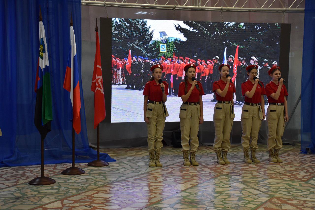 Татьяна Киричкова: Сегодня в День Героев Отечества 75 юношей и девушек из основных школ нашего округа вступили в ряды масштабного Всероссийского военнопатриотического движения «Юнармия»