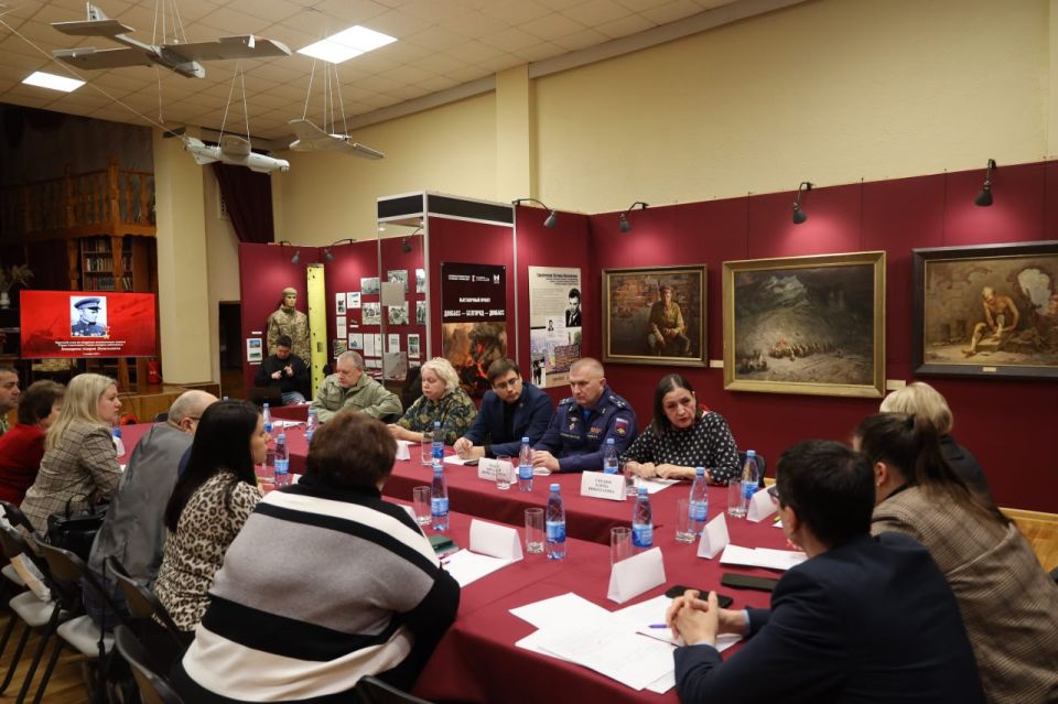 В выставочном зале музея-диорамы состоялся Круглый стол по вопросу увековечивания памяти уроженца Белгородчины, Героя Советского Союза генерал-лейтенанта Андрея Леонтьевича Бондарева