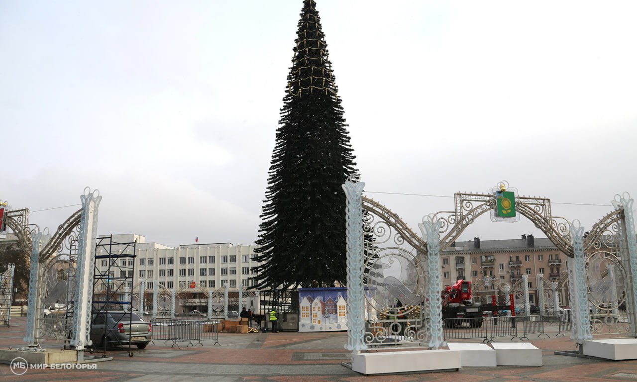 На Соборной площади кипит работа!