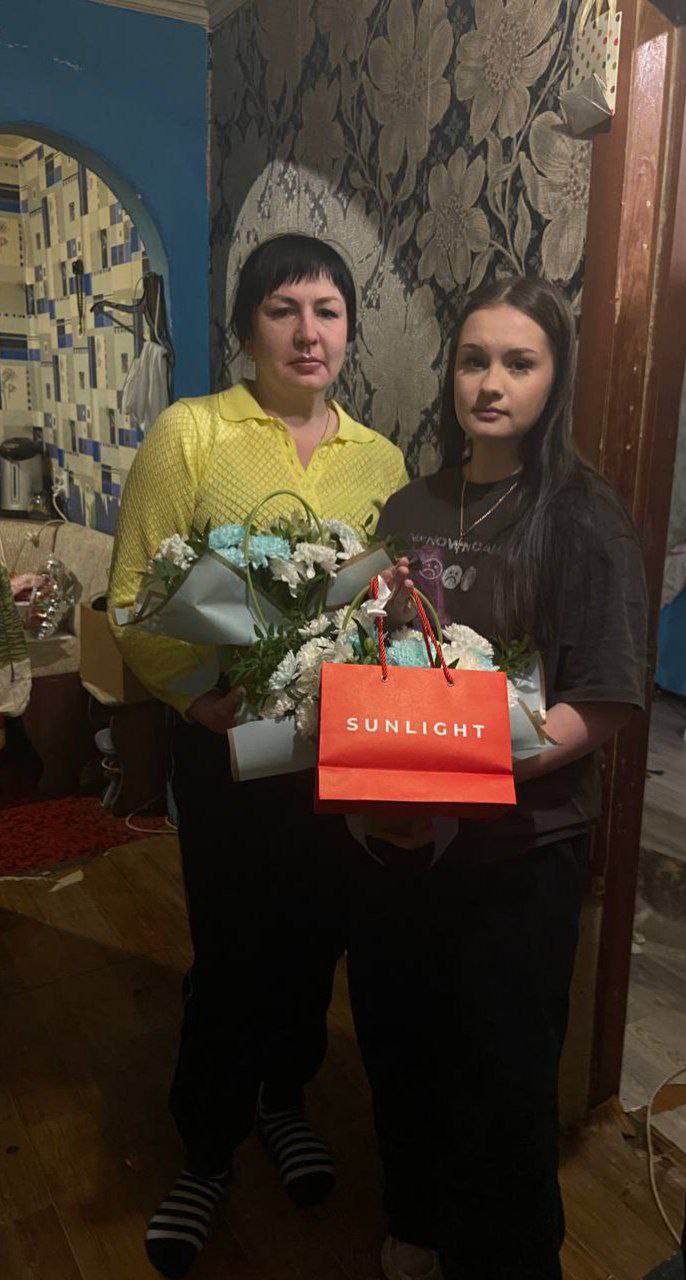 Олег Медведев: Вчера по уже сложившейся доброй традиции мы поздравили с совершеннолетием Бородину Анастасию, дочь нашего земляка, который отдал свою жизнь в ходе специальной военной операции