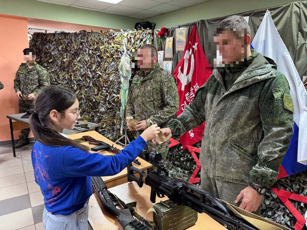 В Большетроицкой школе состоялся урок-встреча, приуроченный ко Дню героев Отечества