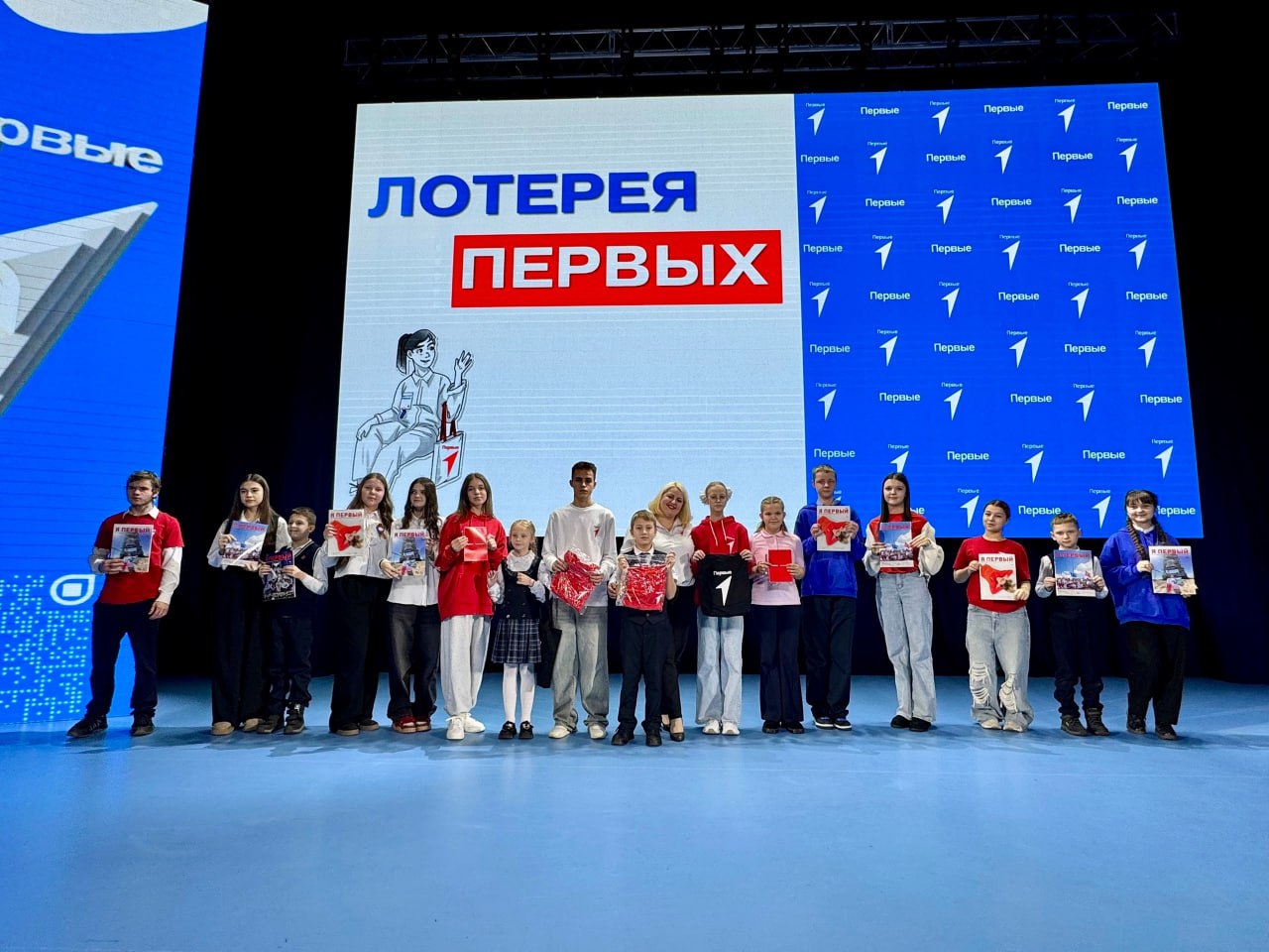 Посвящение в Первые. В День Героев Отечества в Центре молодежных инициатив состоялась торжественная церемония «Посвящение в Первые», наполненная духом патриотизма и гордости