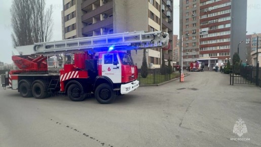 Старооскольские пожарные отработали тушение пожара и эвакуацию людей в гостинице «Космос»