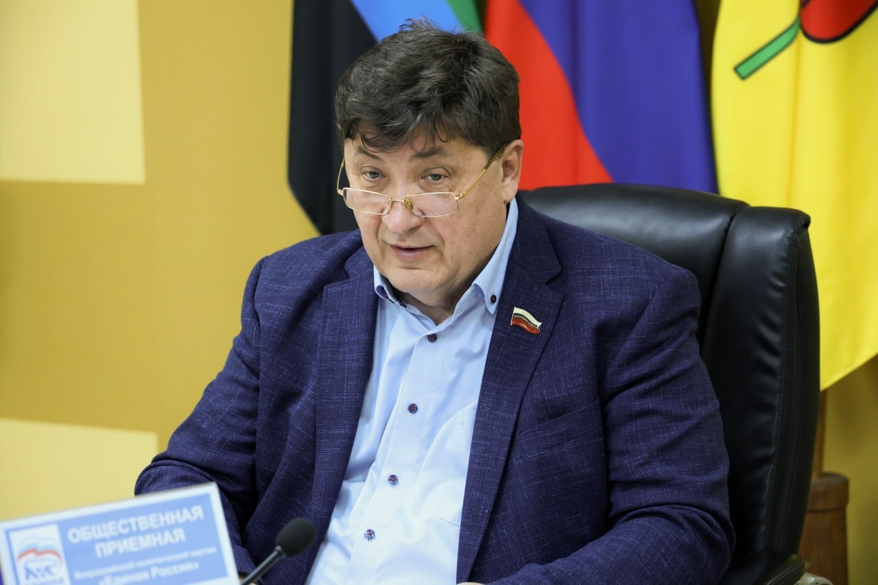 В рамках декады приёмов граждан, приуроченной к годовщине основания Партии «Единая Россия», первый заместитель Секретаря регионального отделения Партии, председатель Белгородской областной Думы Юрий Клепиков провёл приём...