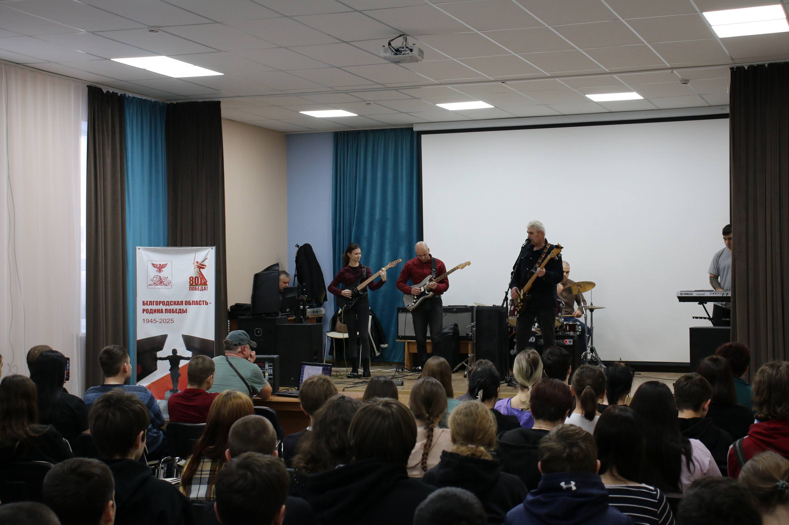 В День Героев Отечества в Политехническом техникуме прошел концерт «Россия в сердце каждого из нас»