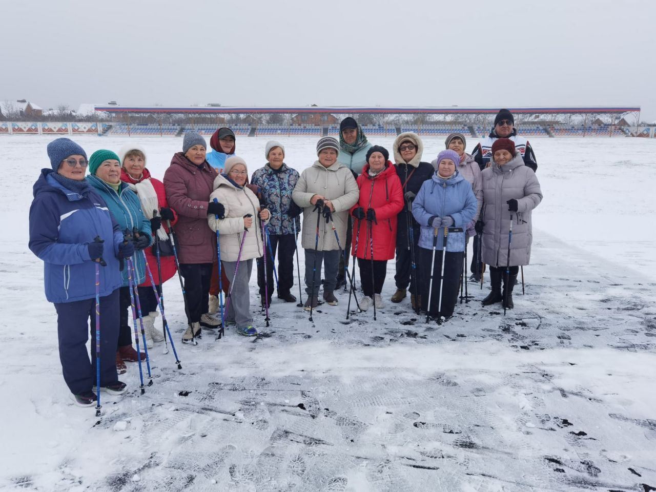 Олег Медведев: Посетители отделения дневного пребывания граждан пожилого возраста и инвалидов продолжают активно участвовать в нашем оздоровительном проекте «Прогулка с доктором»