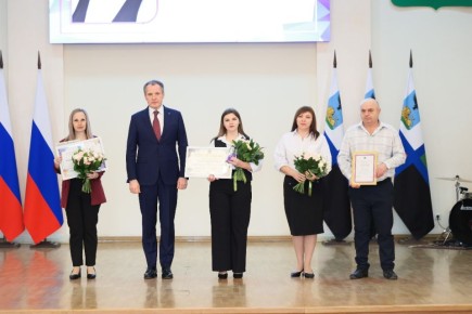 Вячеслав Гладков вручил стипендию губернатора Белгородской области в номинации «За достижения в профессиональной деятельности»