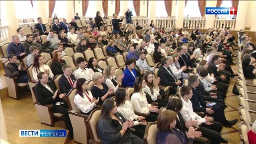 Стать известным модельером и открыть своё дело мечтает студентка Белгородского механико-технологического колледжа Анастасия Сивун