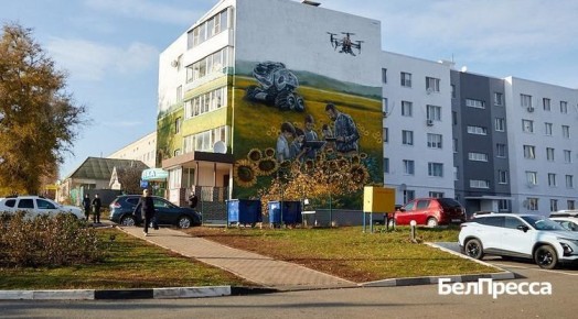 В Короче на фасаде ещё одной многоэтажки нарисовали мурал