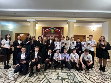 Татьяна Киричкова: Сегодня, в День Конституции Российской Федерации, юные ровенчане, достигшие 14-летнего возраста, получили паспорта Российской Федерации