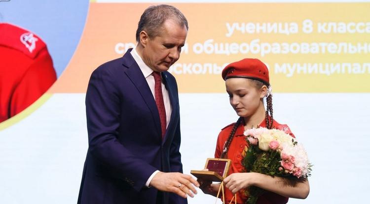 В Белгороде 111 волонтёров наградили почётными знаками