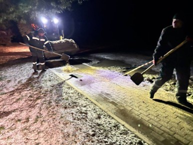 Коммунальные службы нашего округа оперативно приступили к обработке улично-дорожной сети, чтобы обеспечить безопасность и удобство для жителей