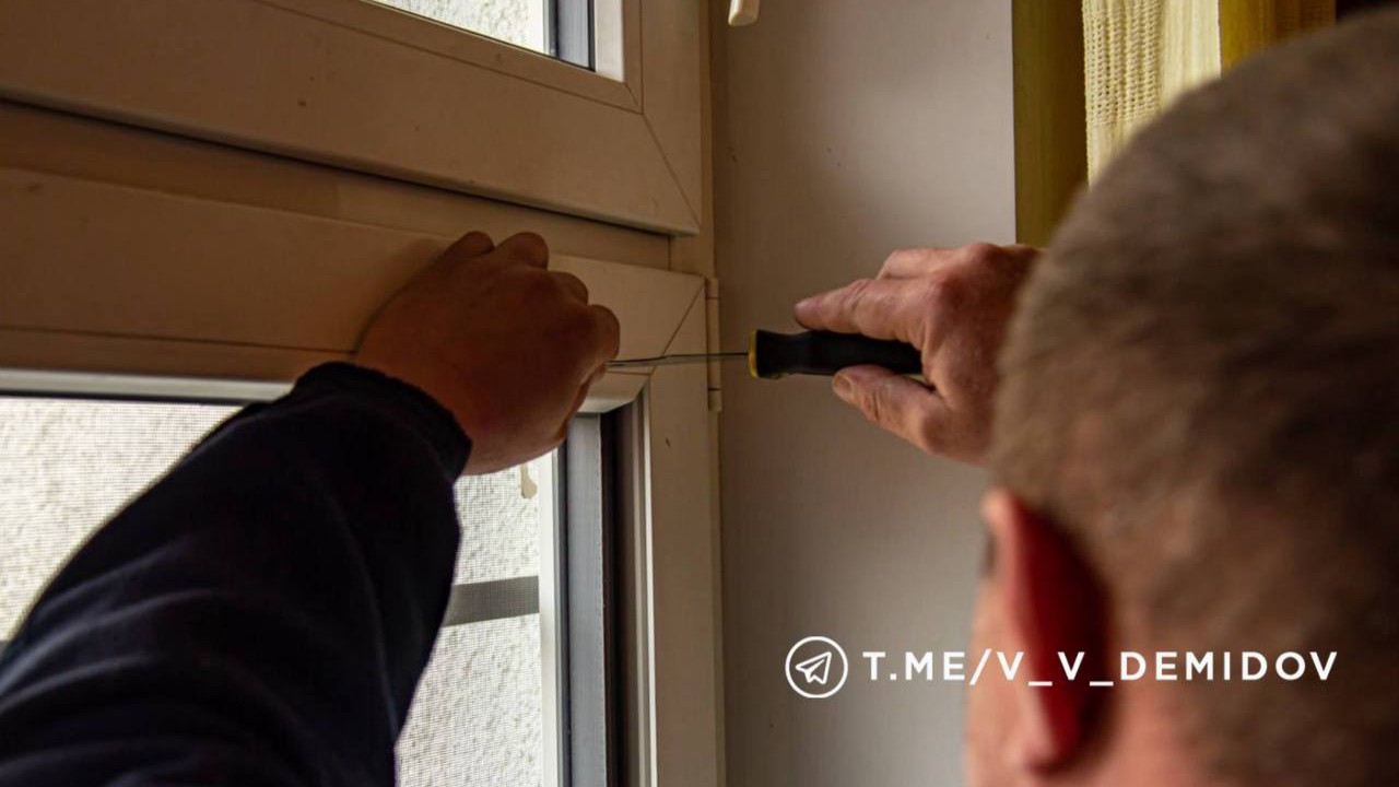 Вячеслав Гладков поручил ускорить ремонт домов, пострадавших от обстрелов Белгорода