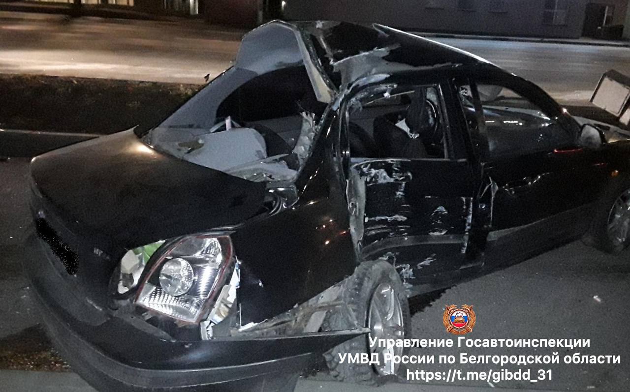 #СВОДКА_ДТП. По предварительным данным, вчера около 00 часов 20 минут на проспекте Б. Хмельницкого г. Белгорода 18-летний водитель, управляя автомобилем «Хендай Элантра», не выбрал безопасную скорость движения, не справился...