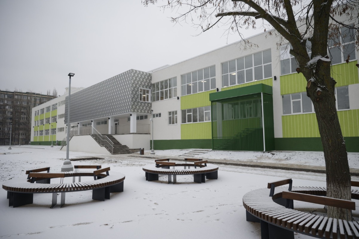 Вячеслав Гладков проверил ход капитального ремонта школы №21 в Старом Осколе