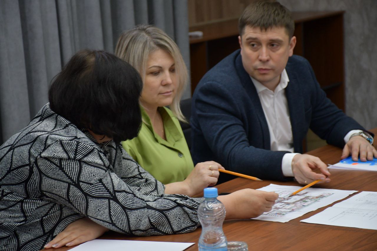 Галина Руденко: Провела рабочее совещание, где обсудили вопросы, связанные с реализацией проектов на территории Никитовского сельского поселения