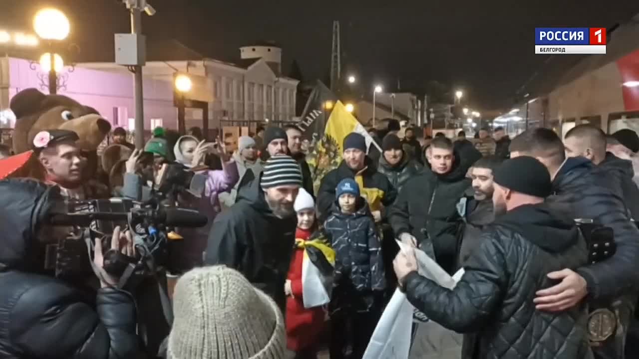 В Белгороде встретили чемпиона PFL в тяжёлом весе Вадима Немкова! Неоднократный чемпион мира и Европы по боевому самбо, боец смешанных единоборств вернулся домой после блестящей победы во Франции