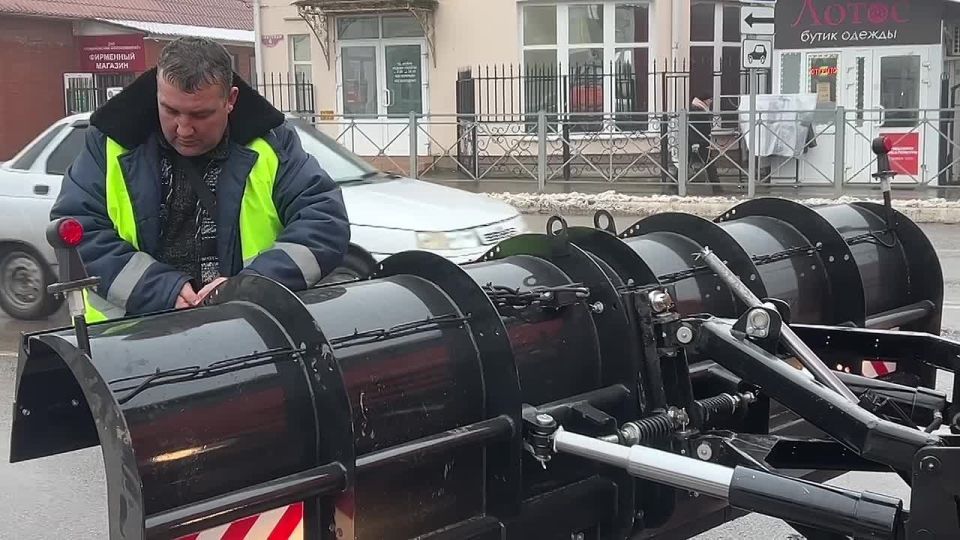 Владимир Переверзев: Борисовский муниципальный округ получил новую технику для безопасности дорог