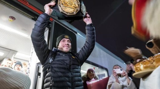 Чемпиона PFL Вадима Немкова встретили в Белгороде песнями и овациями