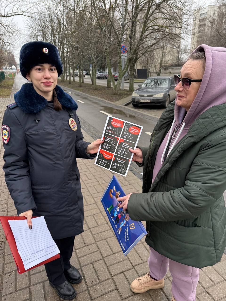 В Белгороде участковые уполномоченные обучают граждан цифровой безопасности