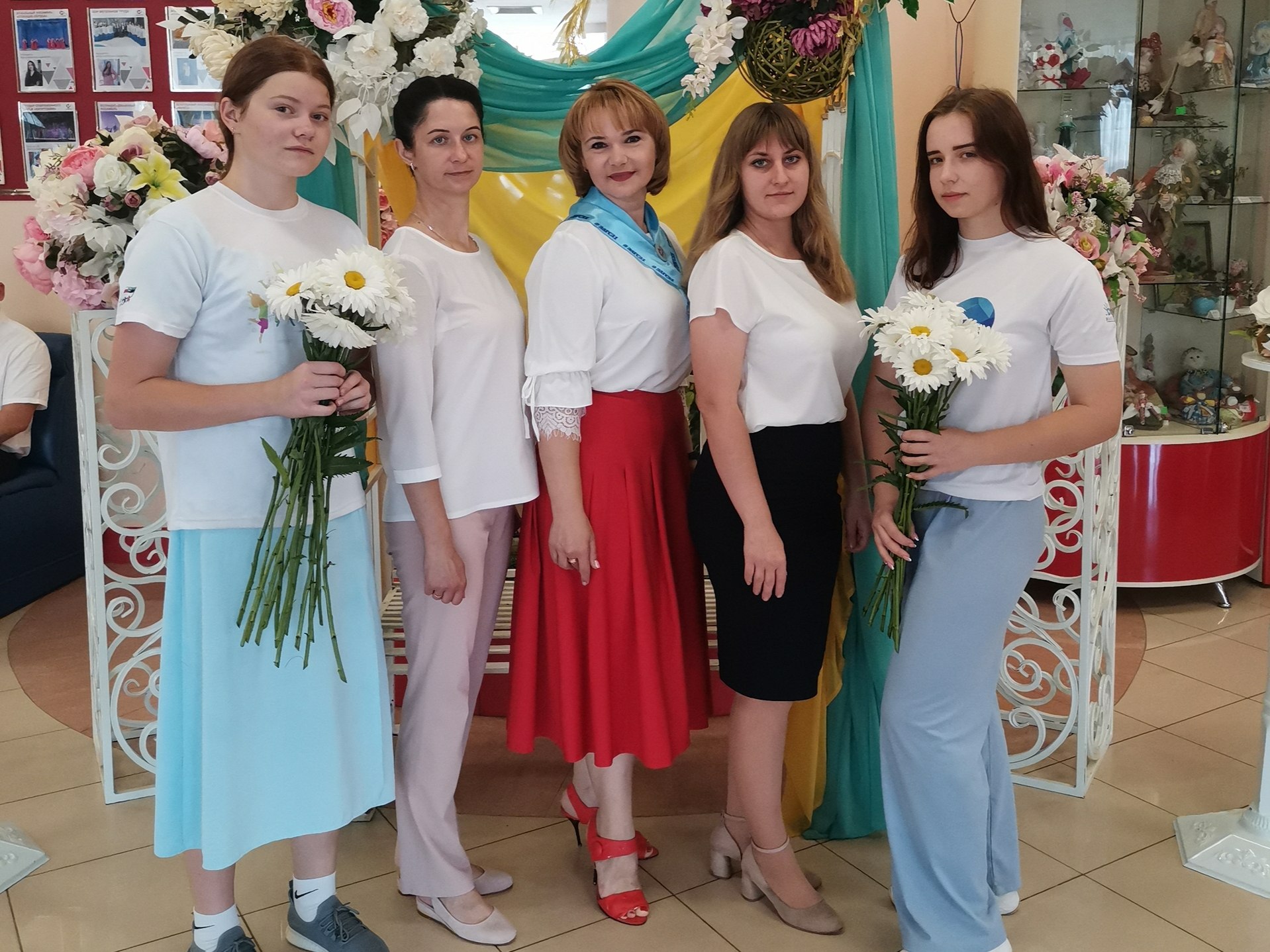 Дорогие друзья!. Сегодня профессиональный праздник отмечают сотрудники отдела ЗАГС администрации Ракитянского района! Ваша работа – не просто регистрация актов гражданского состояния