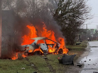 В Грайвороне ещё один дрон ВСУ ударил в движущийся автомобиль