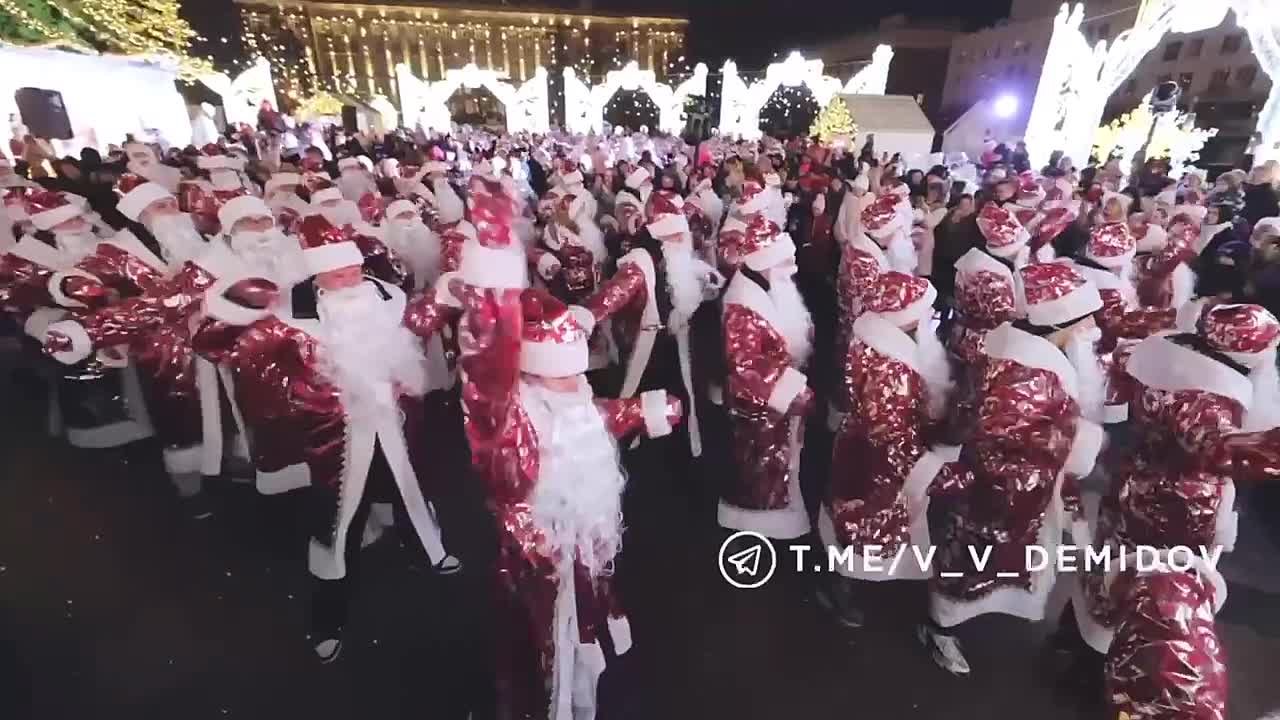 Валентин Демидов: Вчера к нам приехал Дед Мороз