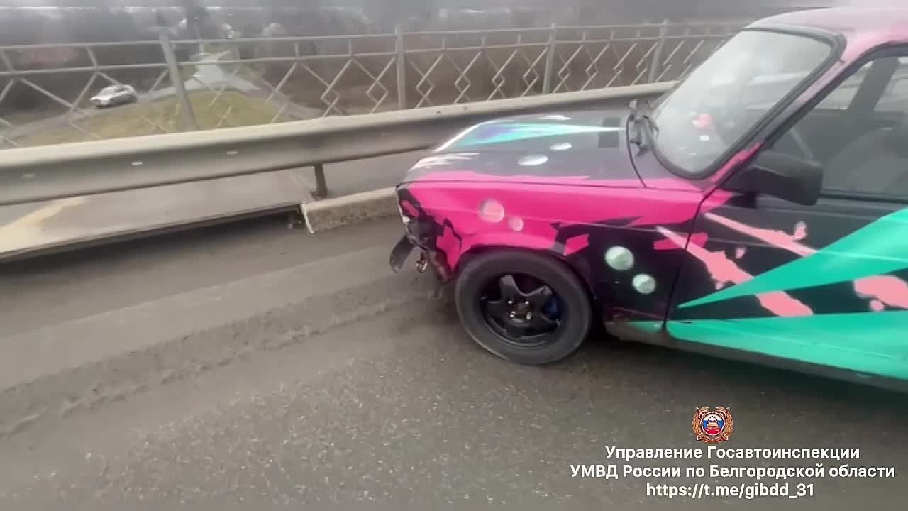 Девушка на розовой «семёрке» попала в аварию в Старом Осколе