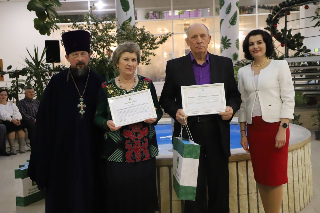 Татьяна Круглякова: В Майском районном дворце культуры отметили золотые свадьбы