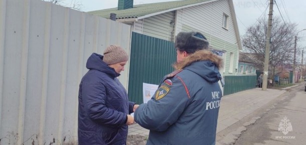Сотрудников МЧС России провели профилактический рейд по предотвращению пожаров в зимний период