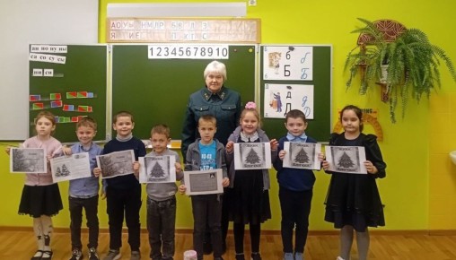 В преддверии Нового года сотрудники ракитянского лесничества проводят экологическую акцию «Ёлочка, живи!», направленную на защиту хвойных насаждений