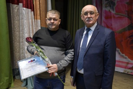 Александр Полторабатько: Уважаемые работники энергетической отрасли! Поздравляю вас с профессиональным праздником — Днём энергетика!