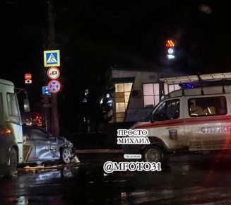 Два человека пострадали в аварии на Богданке в областном центре, где накануне вечером столкнулись «ПАЗ» и автомобиль «Вортекс Истина»